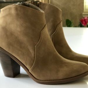 NWT Dolce Vita ankle Bootie size 8